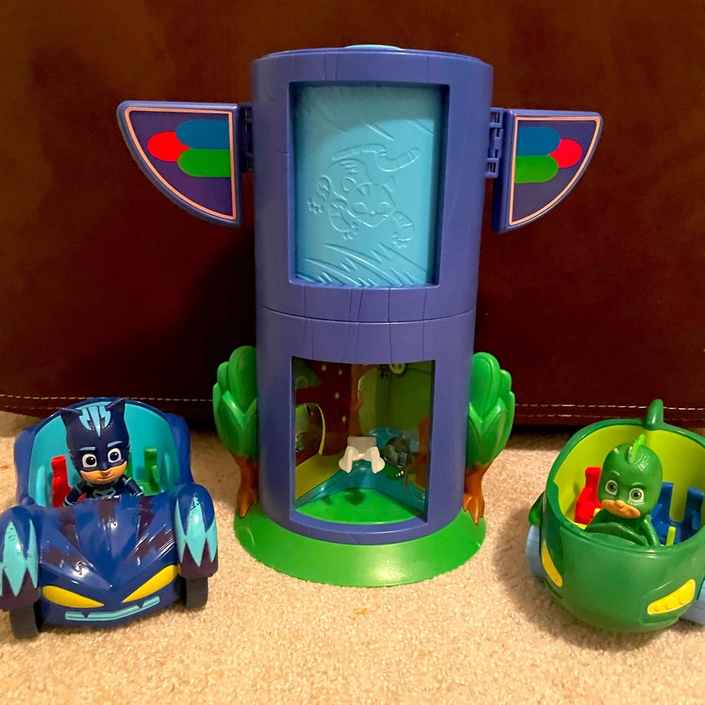 PJ Masks Headquarters & Vehicles